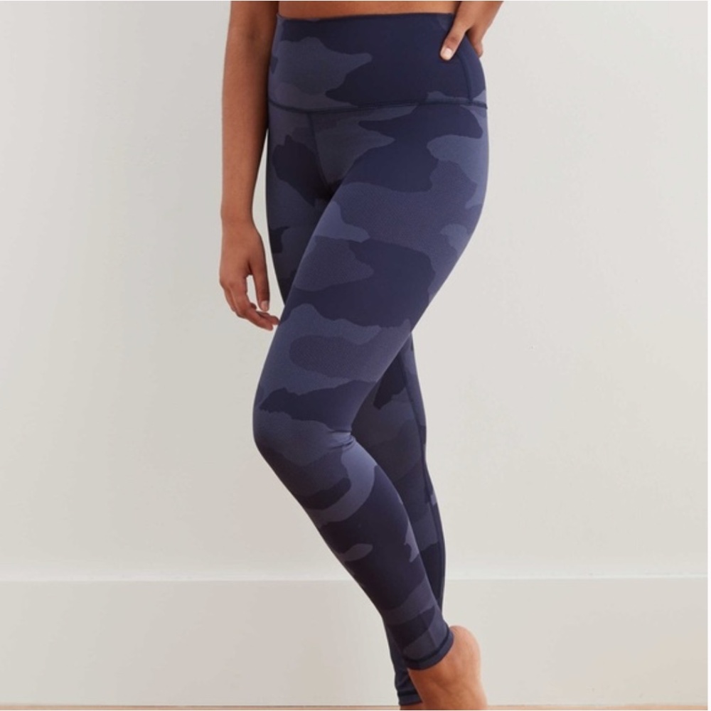 Aerie Chill Play Move Blue Camo Leggings Size Medium